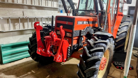 UNIVERZÁLIS FRONT HIDRAULIKA 2KAT TRAKTORHOZ 1500kg - PIROS (RAL 3000)